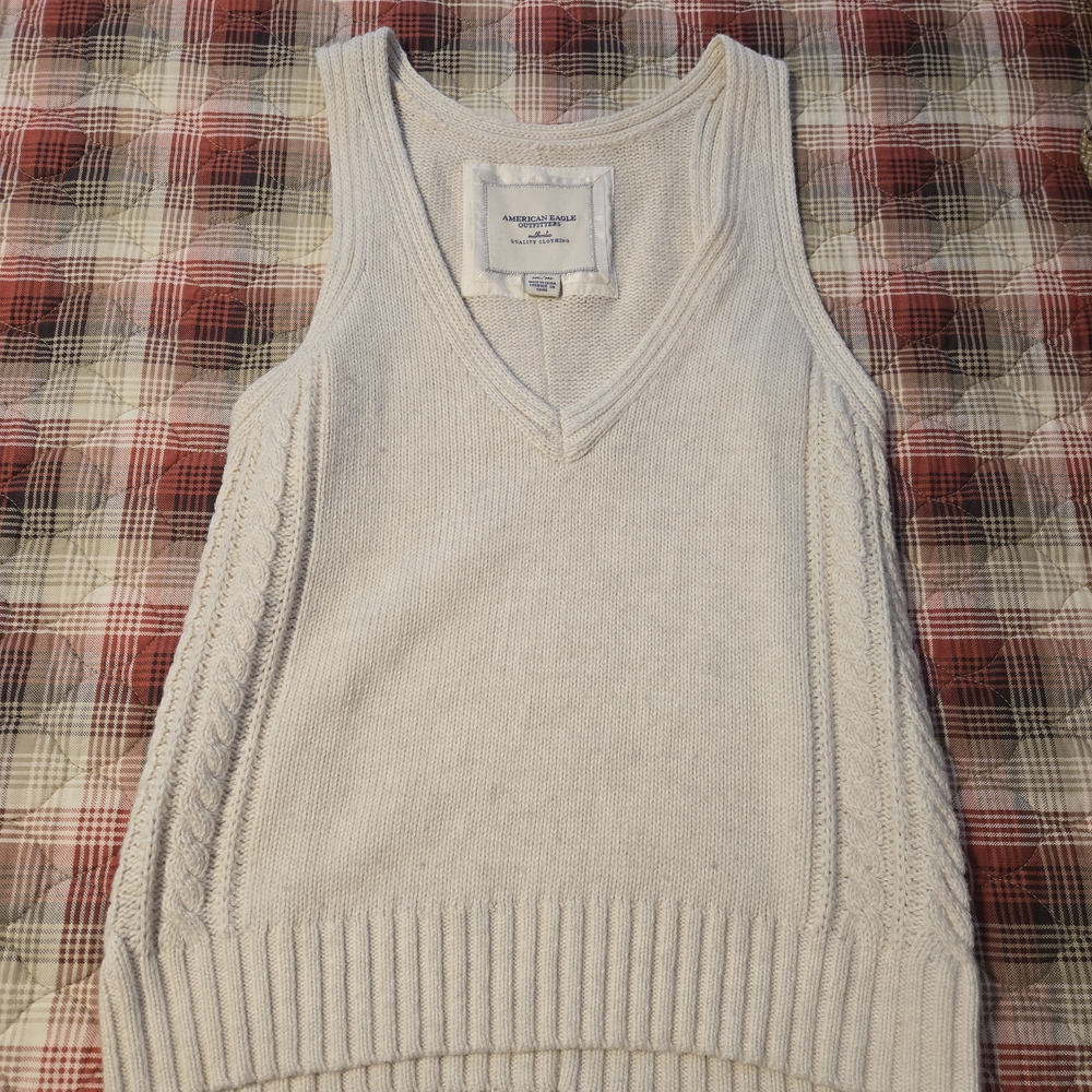 American Eagle Outfitters V-Neck Sweater Vest - Cream